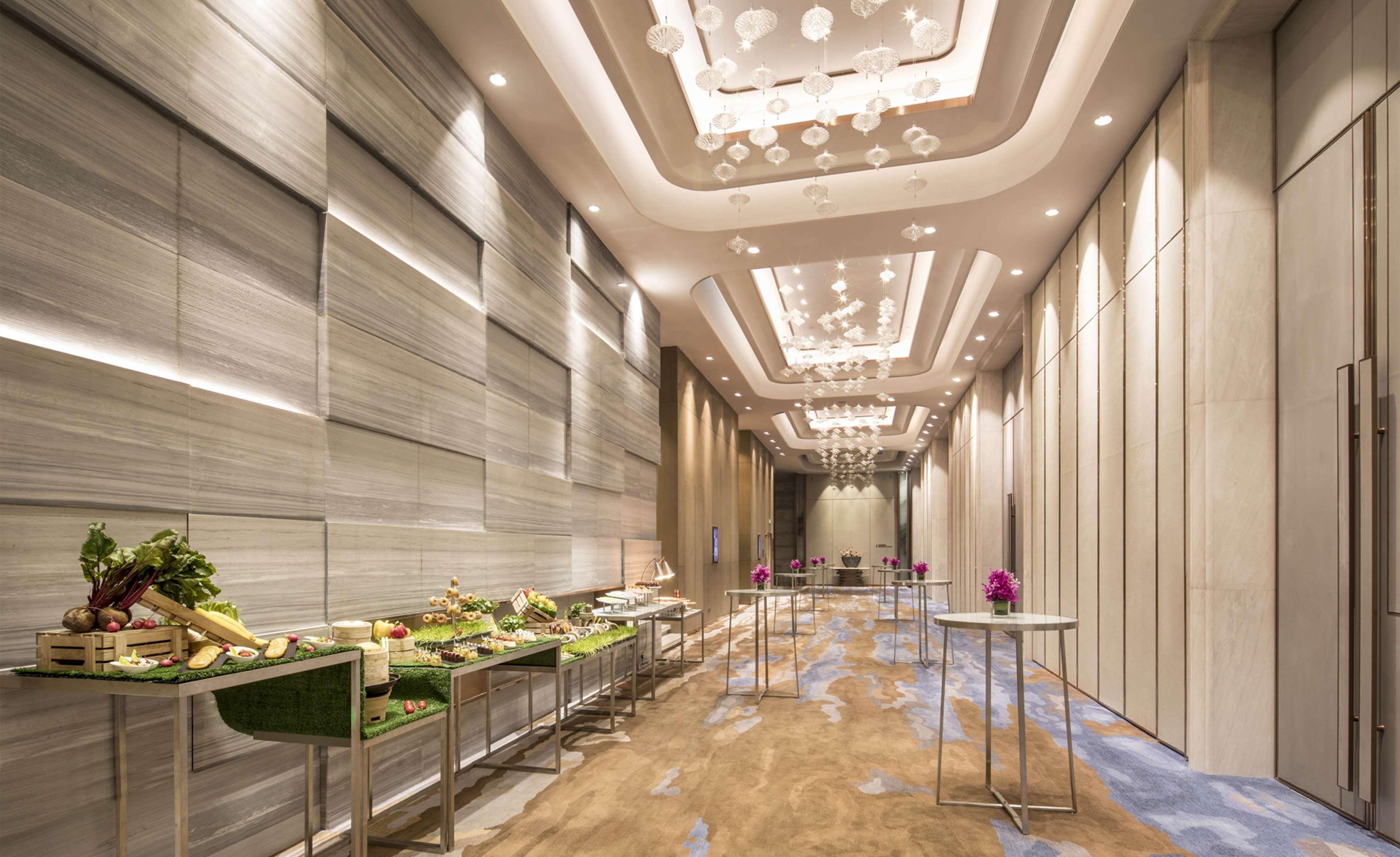 Doubletree By Hilton Hotel Shenzhen Longhua, Near Huawei, Foxcnn, Shenzhen North Railway, Uniwalk & Uniworld Shopping Mall, Sam'S Club מראה חיצוני תמונה