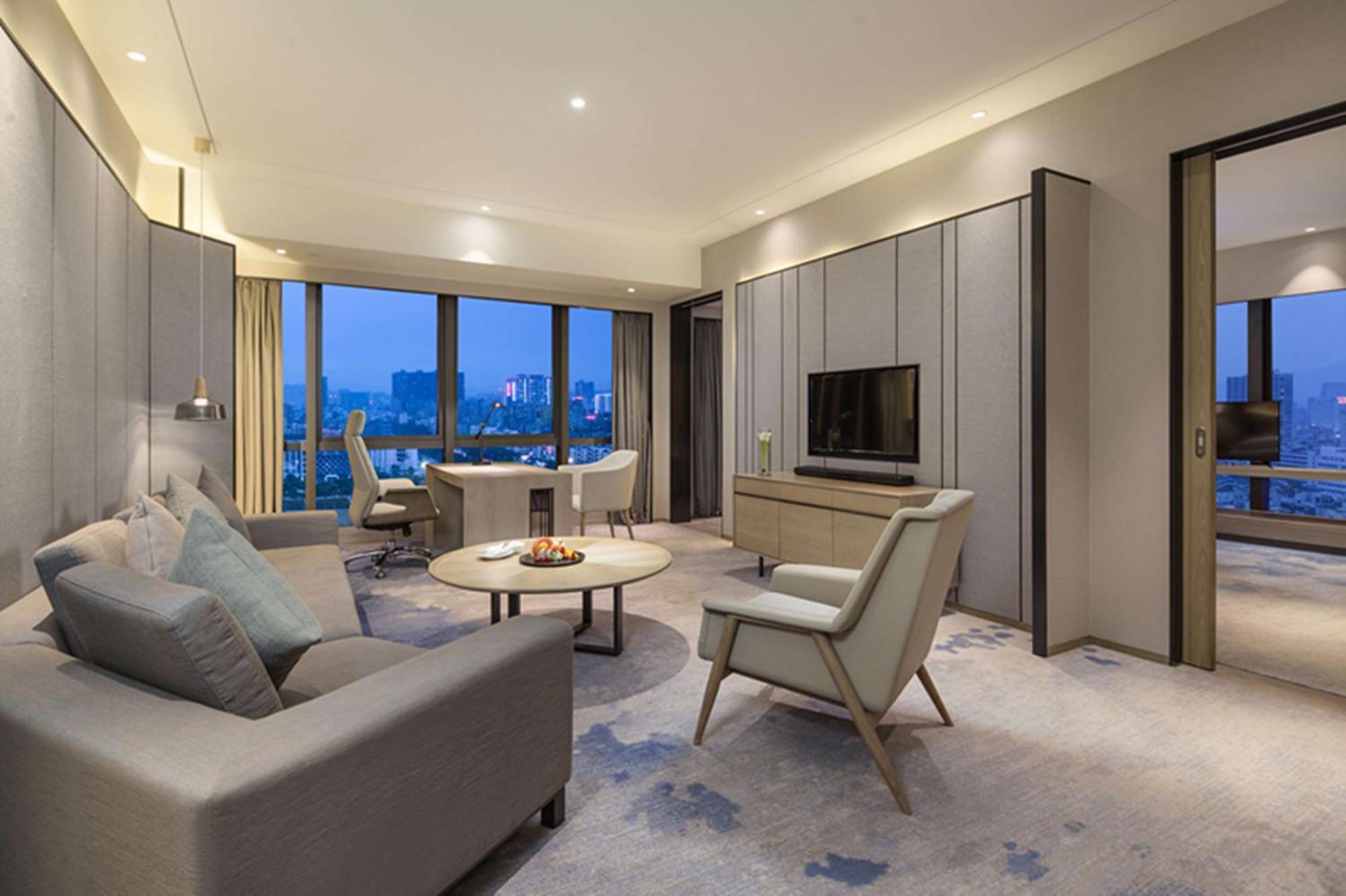 Doubletree By Hilton Hotel Shenzhen Longhua, Near Huawei, Foxcnn, Shenzhen North Railway, Uniwalk & Uniworld Shopping Mall, Sam'S Club מראה חיצוני תמונה