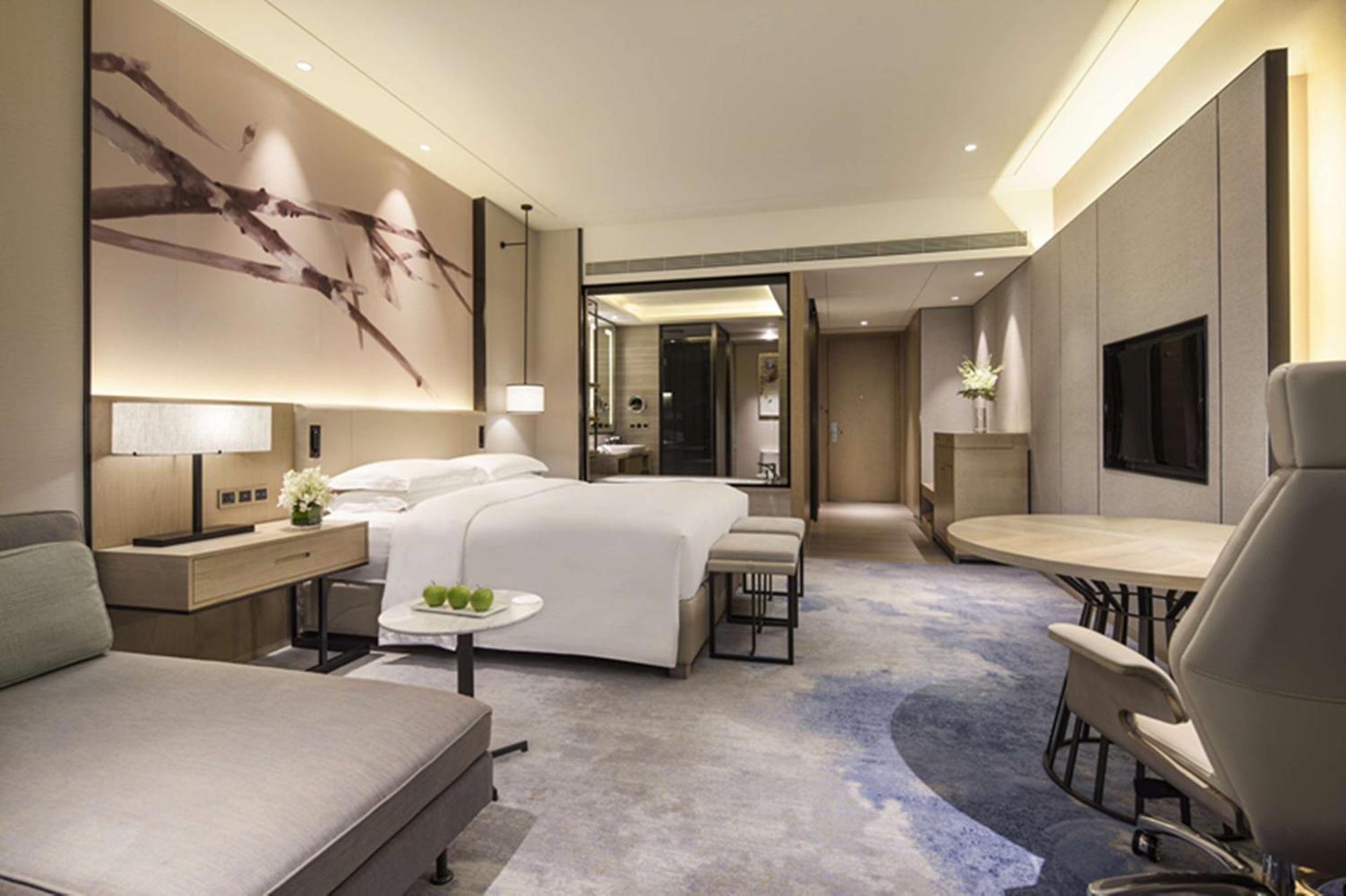 Doubletree By Hilton Hotel Shenzhen Longhua, Near Huawei, Foxcnn, Shenzhen North Railway, Uniwalk & Uniworld Shopping Mall, Sam'S Club מראה חיצוני תמונה