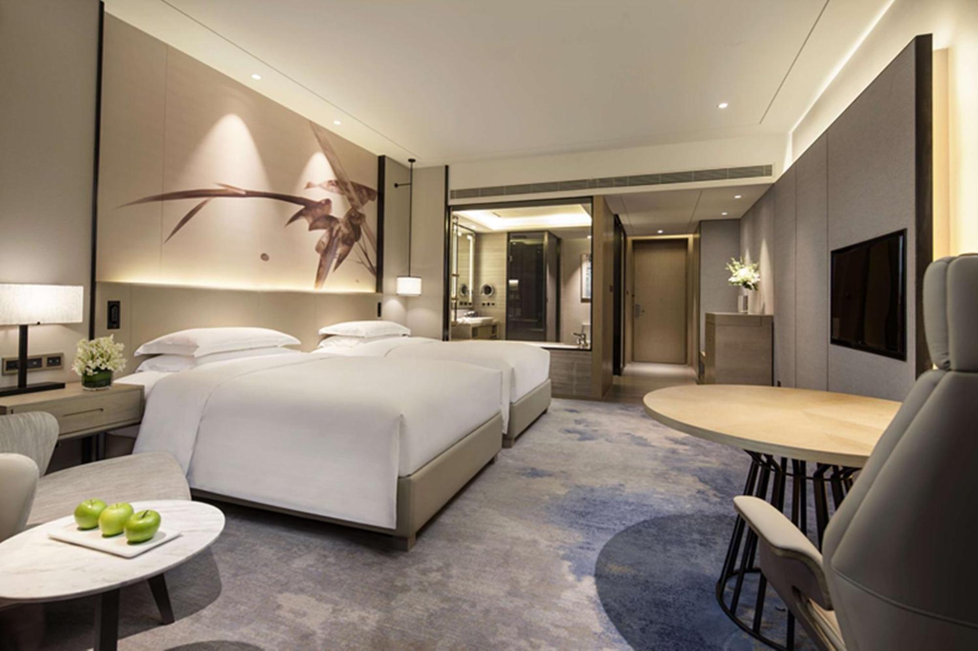 Doubletree By Hilton Hotel Shenzhen Longhua, Near Huawei, Foxcnn, Shenzhen North Railway, Uniwalk & Uniworld Shopping Mall, Sam'S Club מראה חיצוני תמונה