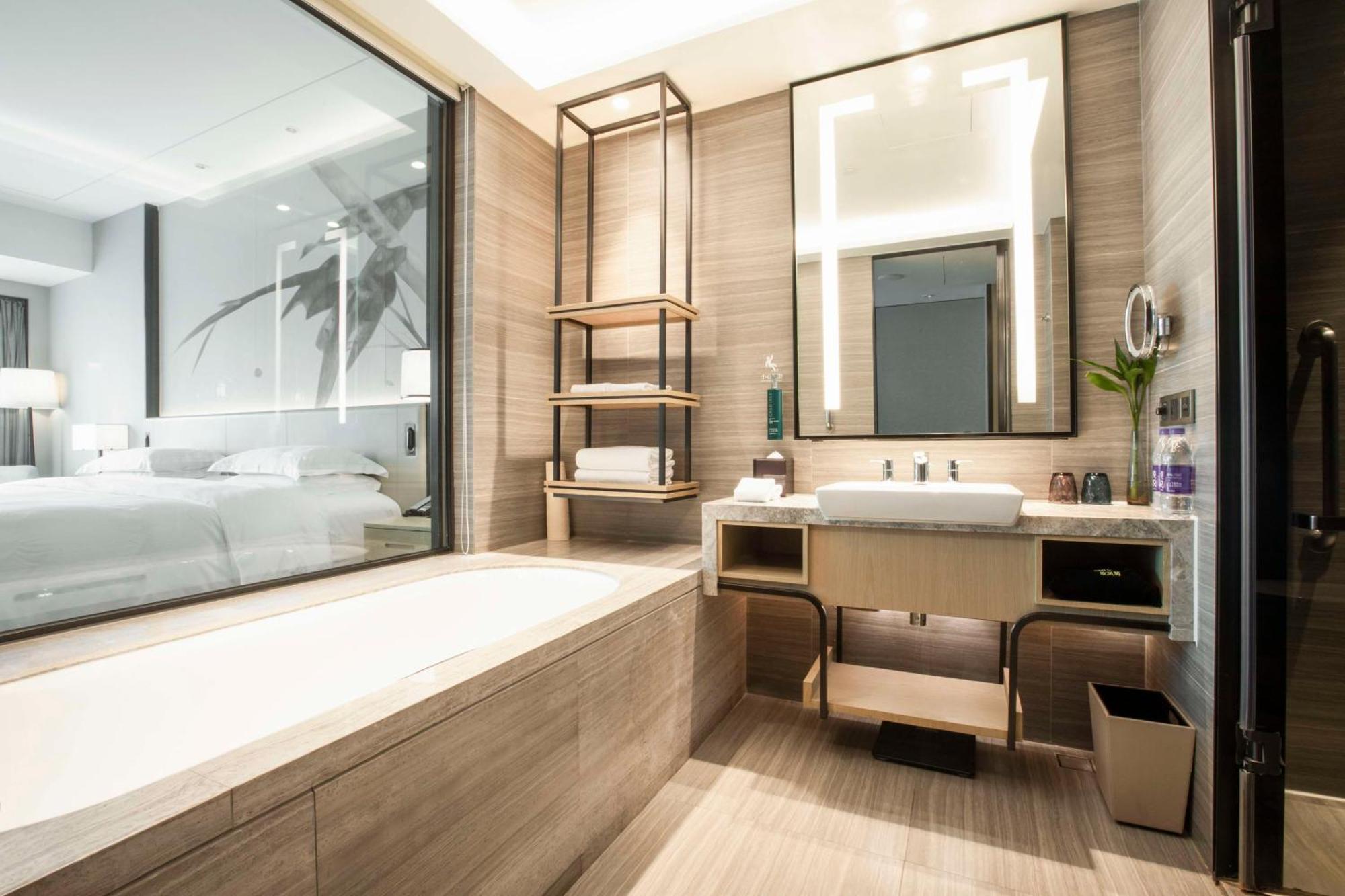 Doubletree By Hilton Hotel Shenzhen Longhua, Near Huawei, Foxcnn, Shenzhen North Railway, Uniwalk & Uniworld Shopping Mall, Sam'S Club מראה חיצוני תמונה